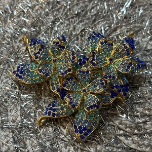 Elegant Off Park Collection Moveable Blue Floral Brooch
